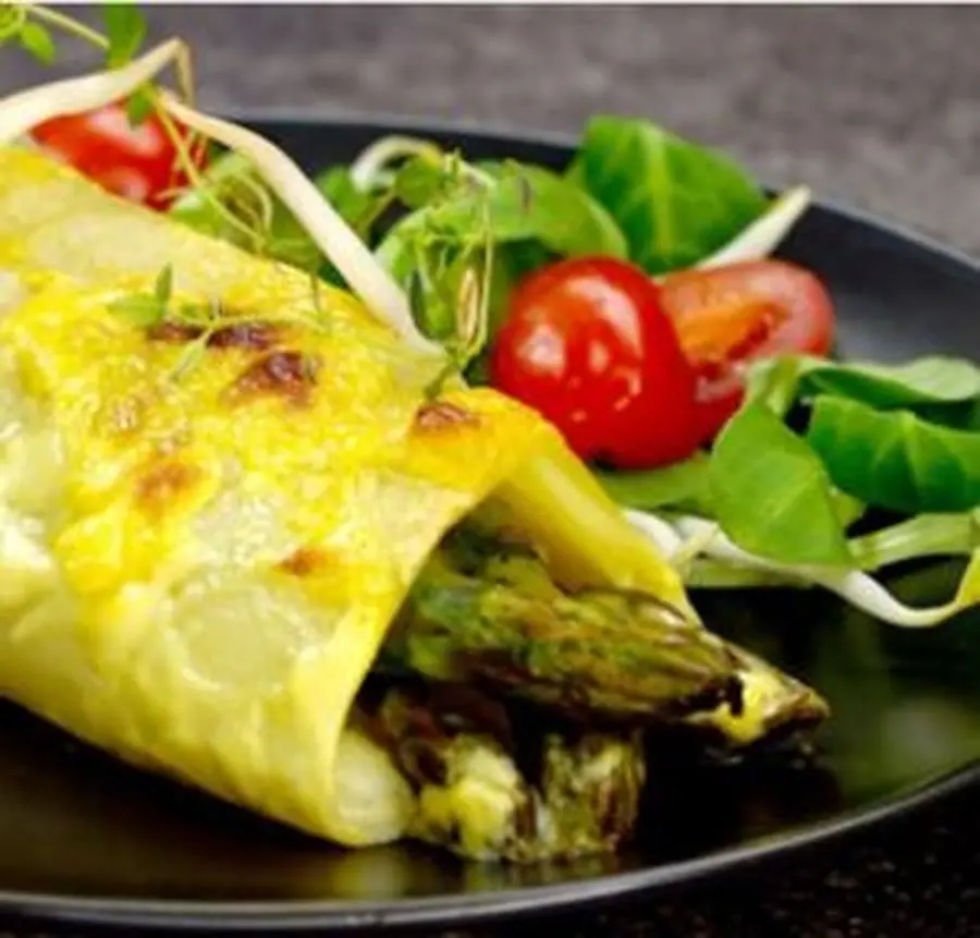 Przepis na Cannelloni ze szparagami zapiekane z sosem holenderskim. Czyli Jak ugotować i jak przygotować Cannelloni ze szparagami zapiekane z sosem holenderskim.