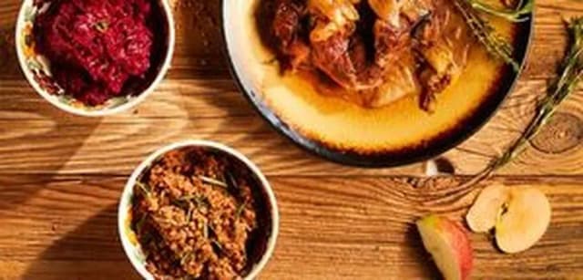 Przepis na Karkówka duszona w cytrusach z aromatyczną kaszą gryczaną i buraczkami