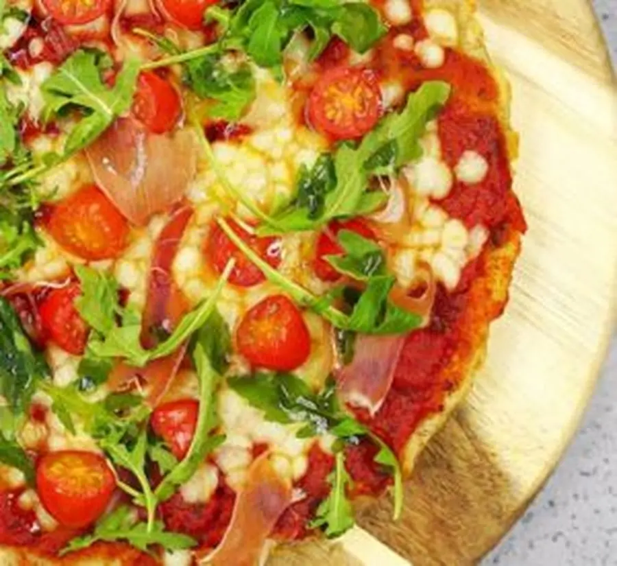 Przepis na Pizza z czerstwego chleba. Czyli Jak ugotować i jak przygotować Pizza z czerstwego chleba.