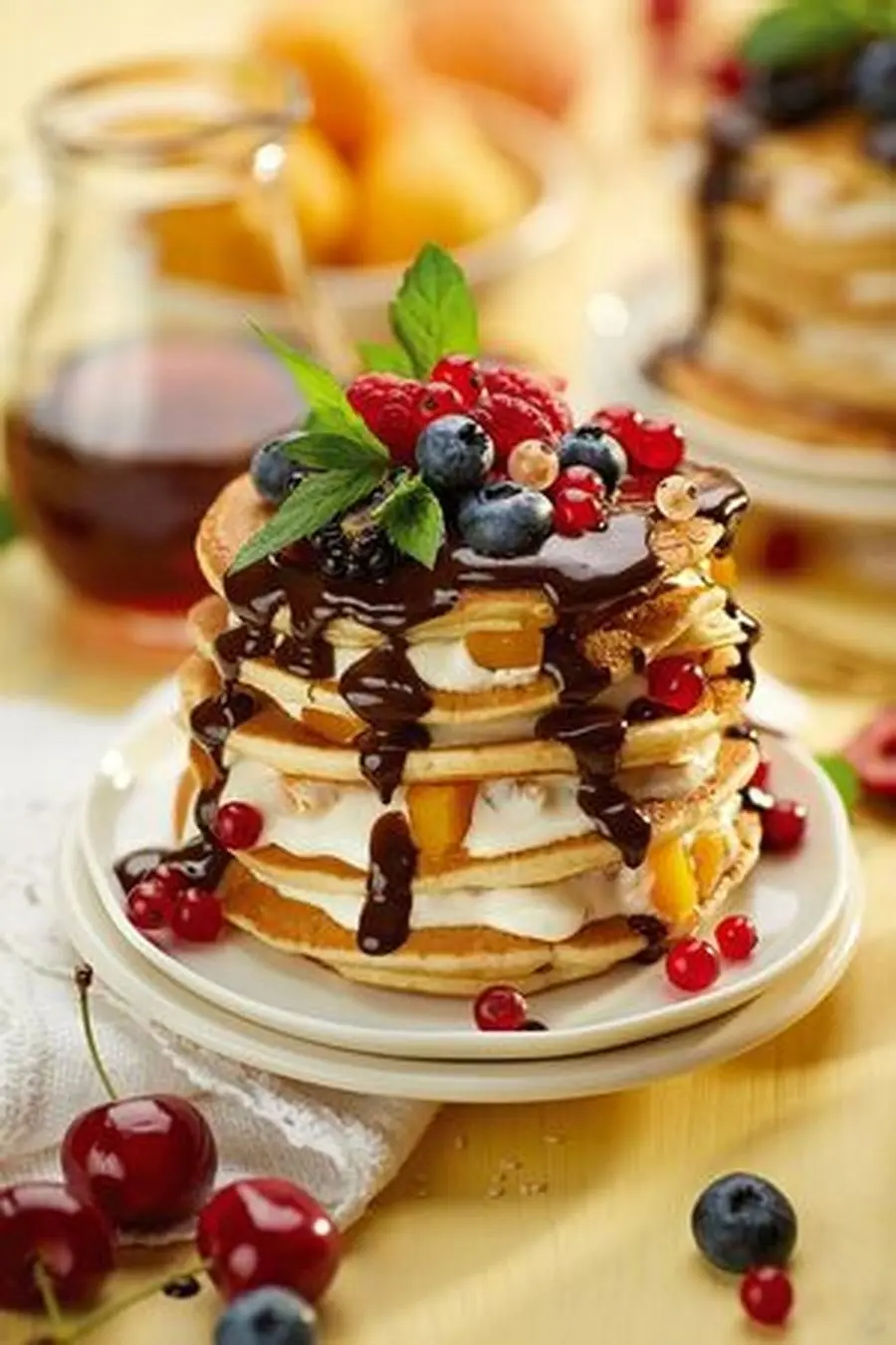 Przepis na Pancakes z mascarpone i owocami sezonowymi. Czyli Jak ugotować i jak przygotować Pancakes z mascarpone i owocami sezonowymi.