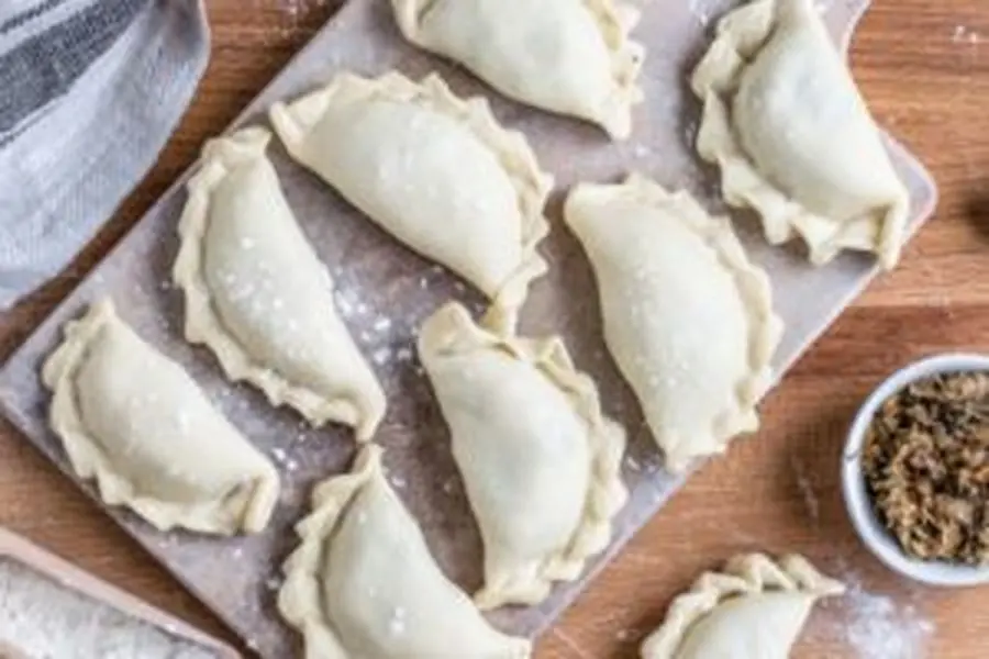 Przepis na Pierogi z kapustą i grzybami. Czyli Jak ugotować i jak przygotować Pierogi z kapustą i grzybami.