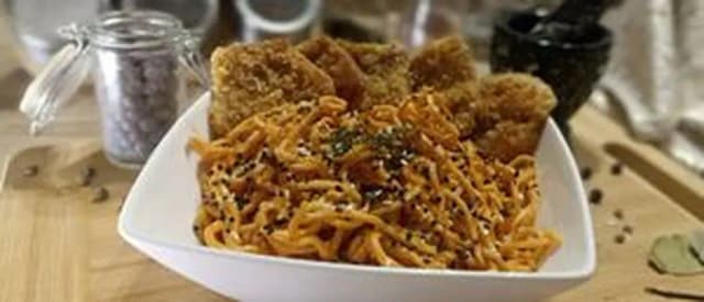 Przepis na Makaron noodles w sosie pesto rosso