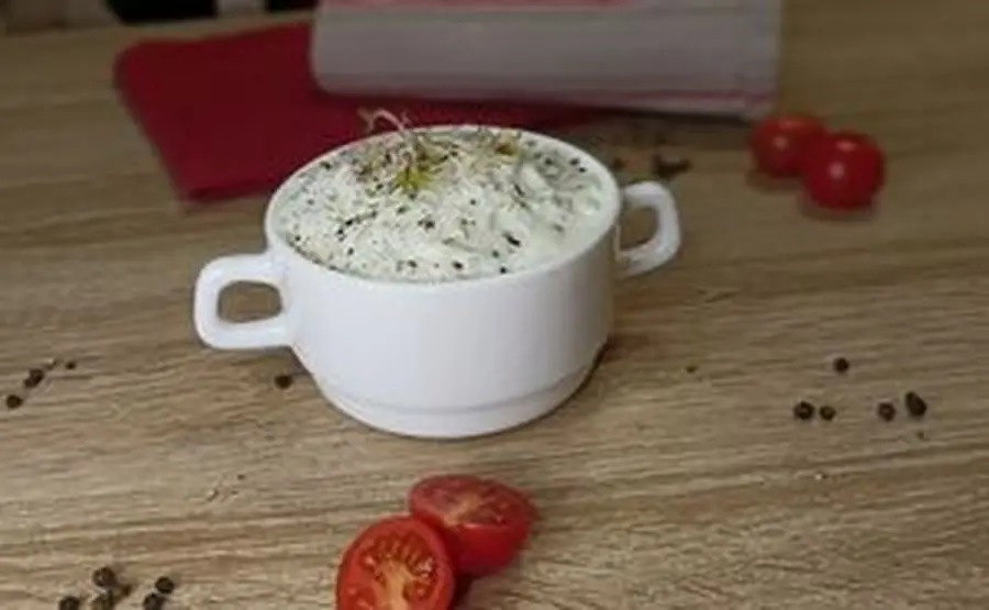 Przepis na Ogórkowy jogurt z kiełkami. Czyli Jak ugotować i jak przygotować Ogórkowy jogurt z kiełkami.