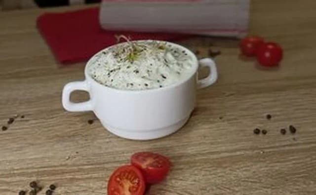 Przepis na Ogórkowy jogurt z kiełkami