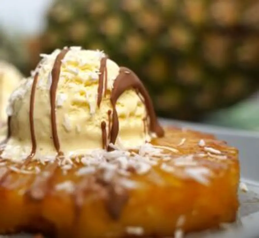 Przepis na Grillowany ananas z lodami. Czyli Jak ugotować i jak przygotować Grillowany ananas z lodami.