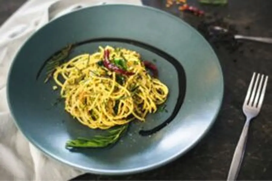 Przepis na Makaron z chili i parmezanem. Czyli Jak ugotować i jak przygotować Makaron z chili i parmezanem.