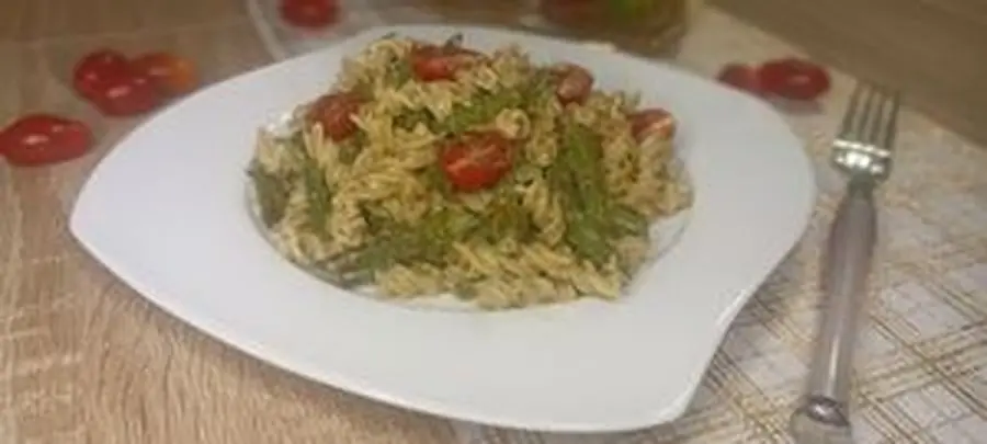 Przepis na Szparagi zielone z makaronem. Czyli Jak ugotować i jak przygotować Szparagi zielone z makaronem.