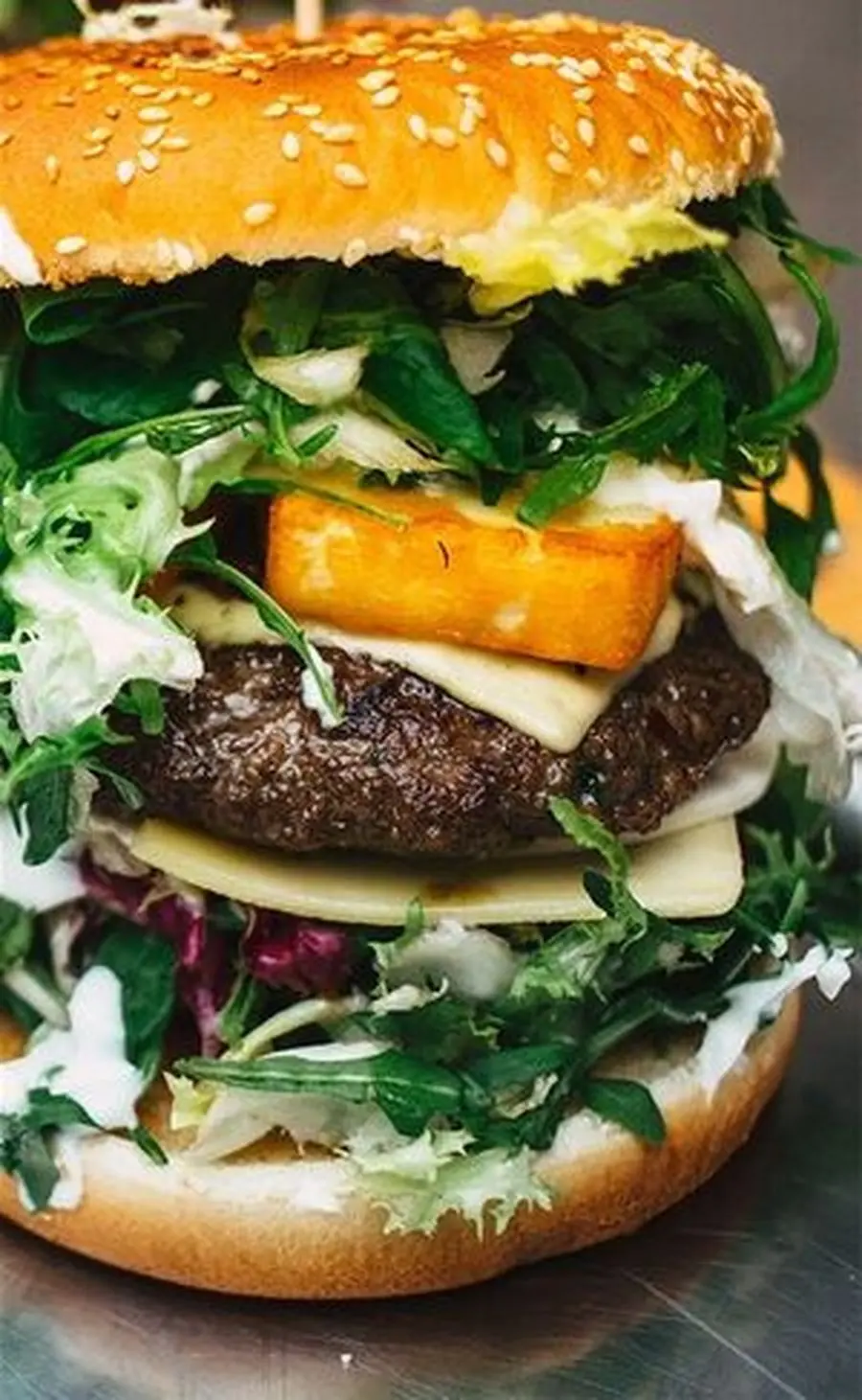 Przepis na Burgery z grilla z sosem czosnkowo - pieprzowym . Czyli Jak ugotować i jak przygotować Burgery z grilla z sosem czosnkowo - pieprzowym .