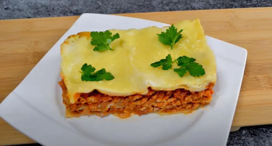 Przepis na Lasagne z mięsem mielonym . Czyli Jak ugotować i jak przygotować Lasagne z mięsem mielonym .