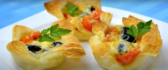 Przepis na Nadziewane koszyczki z ciasta francuskiego 