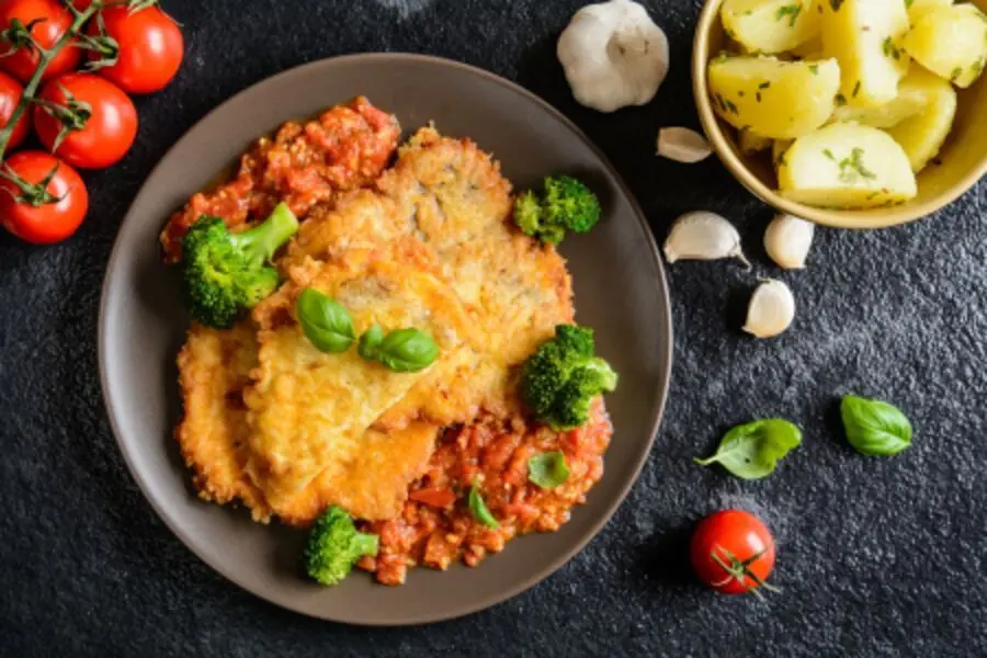 Przepis na Piccata z sosem pomidorowym. Czyli Jak ugotować i jak przygotować Piccata z sosem pomidorowym.