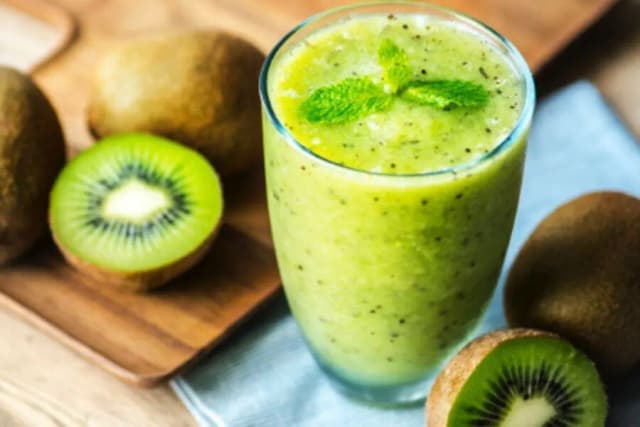 Przepis na Smoothie z kiwi i jabłkiem