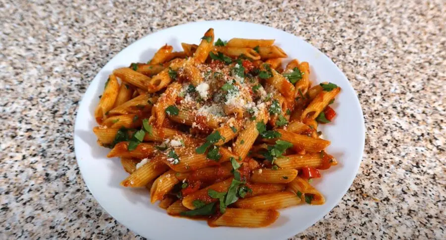 Przepis na Makaron Penne Arrabiata. Czyli Jak ugotować i jak przygotować Makaron Penne Arrabiata.