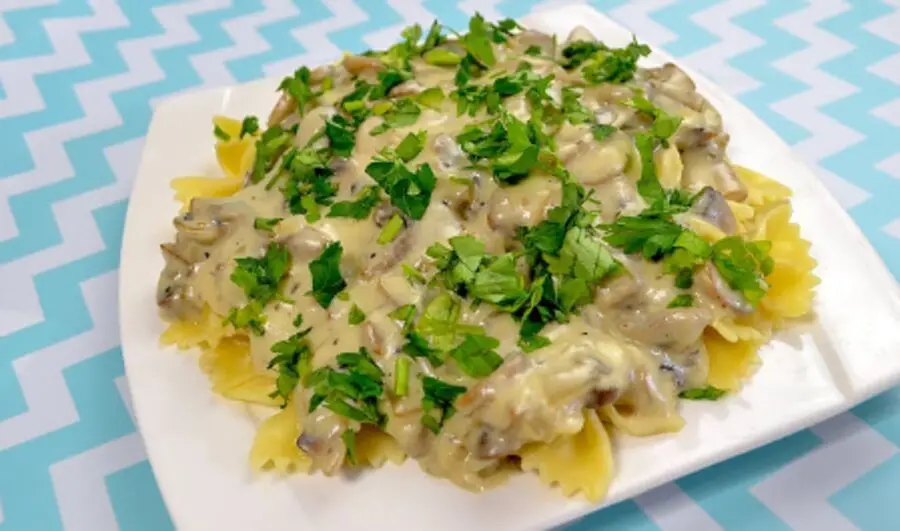 Przepis na Makaron z sosem pieczarkowym. Czyli Jak ugotować i jak przygotować Makaron z sosem pieczarkowym.
