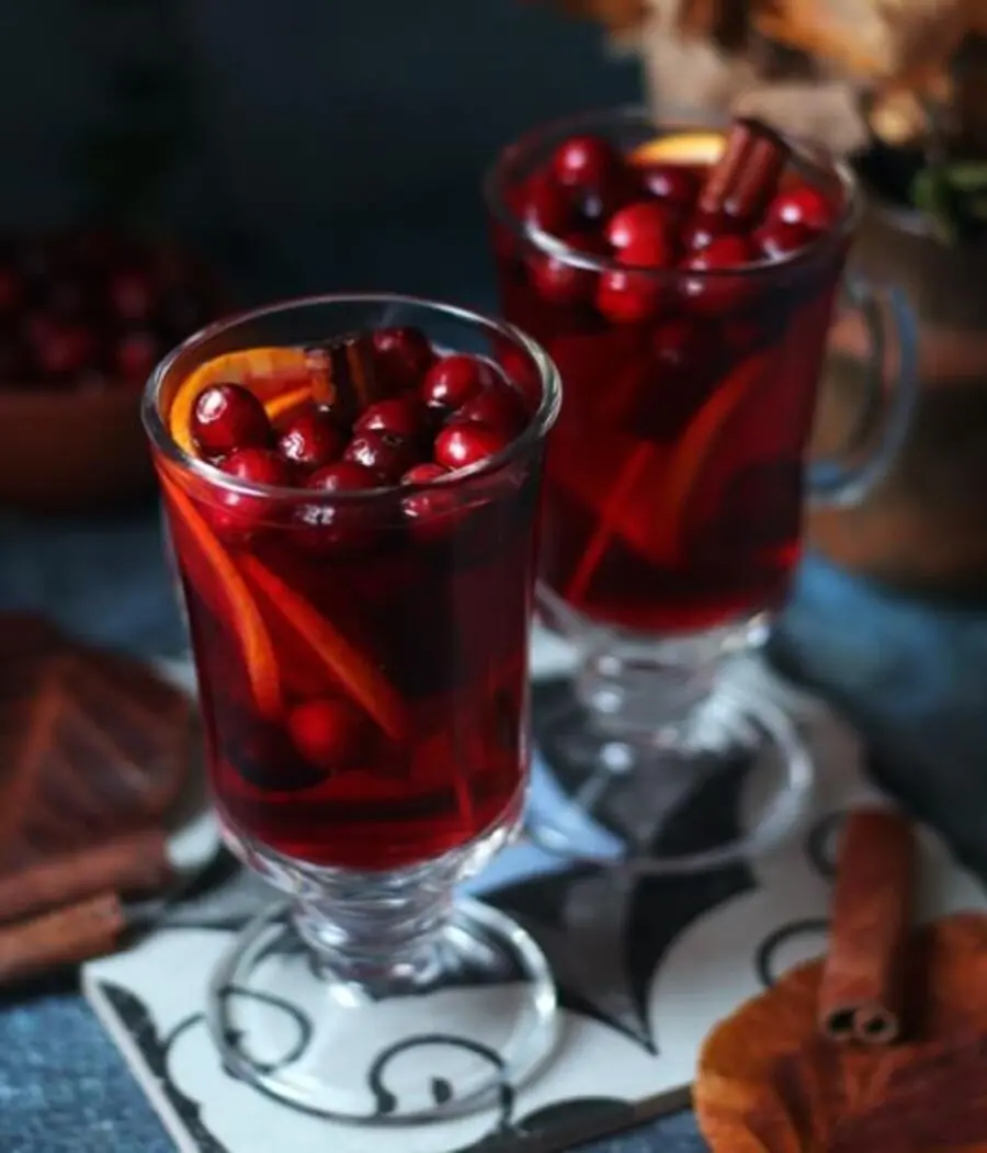 Przepis na Kompot żurawinowy z pomarańczą i cynamonem. Czyli Jak ugotować i jak przygotować Kompot żurawinowy z pomarańczą i cynamonem.