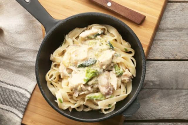 Przepis na Kurczak Alfredo z makaronem