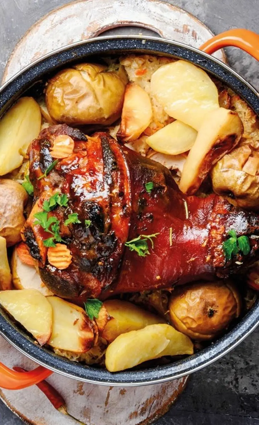 Przepis na Aromatyczna golonka z jabłkami. Czyli Jak ugotować i jak przygotować Aromatyczna golonka z jabłkami.
