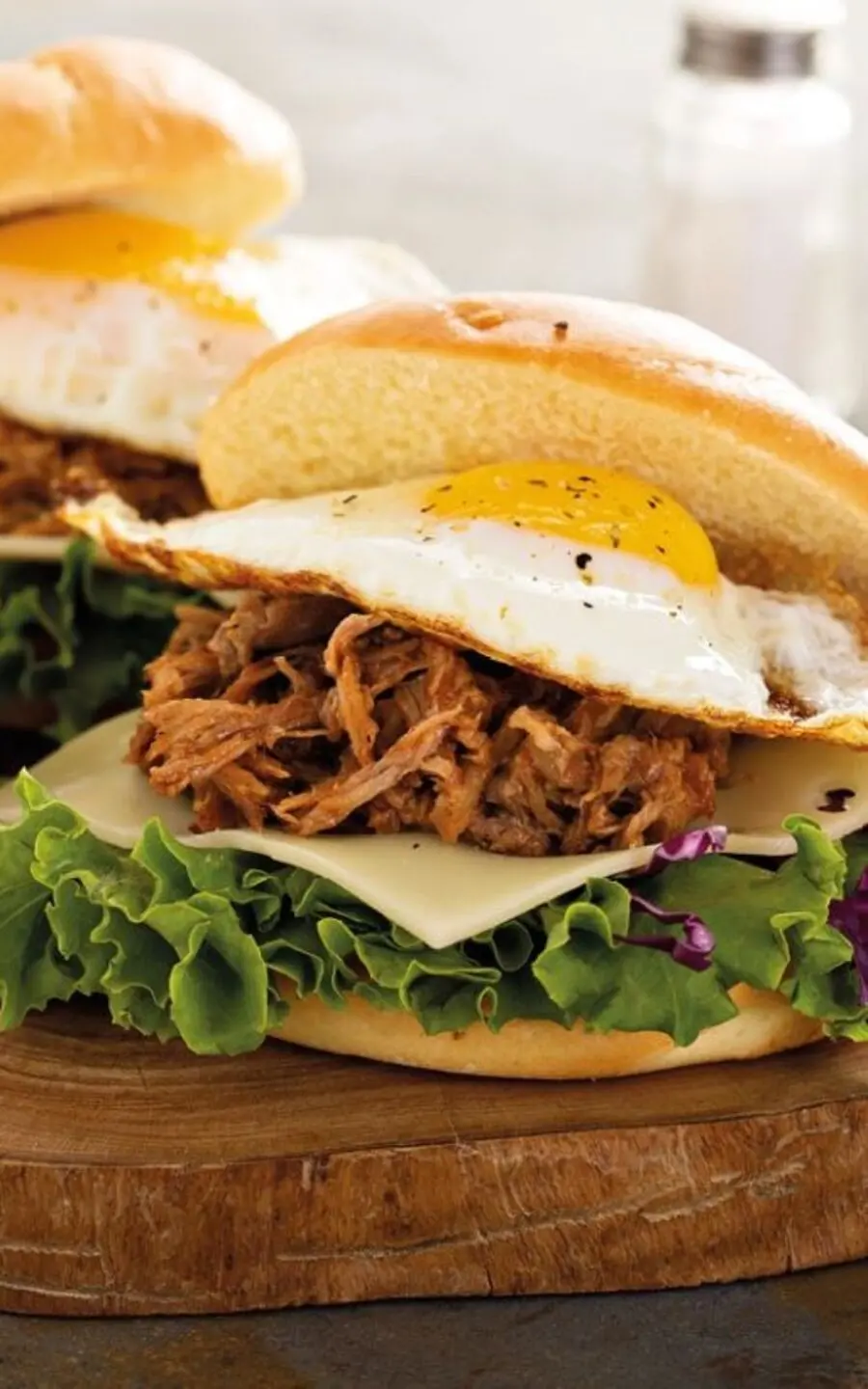 Przepis na Karnawałowe burgery z wolnopieczoną szynką. Czyli Jak ugotować i jak przygotować Karnawałowe burgery z wolnopieczoną szynką.