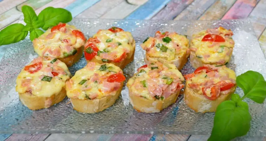 Przepis na Mini pizze z bagietki. Czyli Jak ugotować i jak przygotować Mini pizze z bagietki.