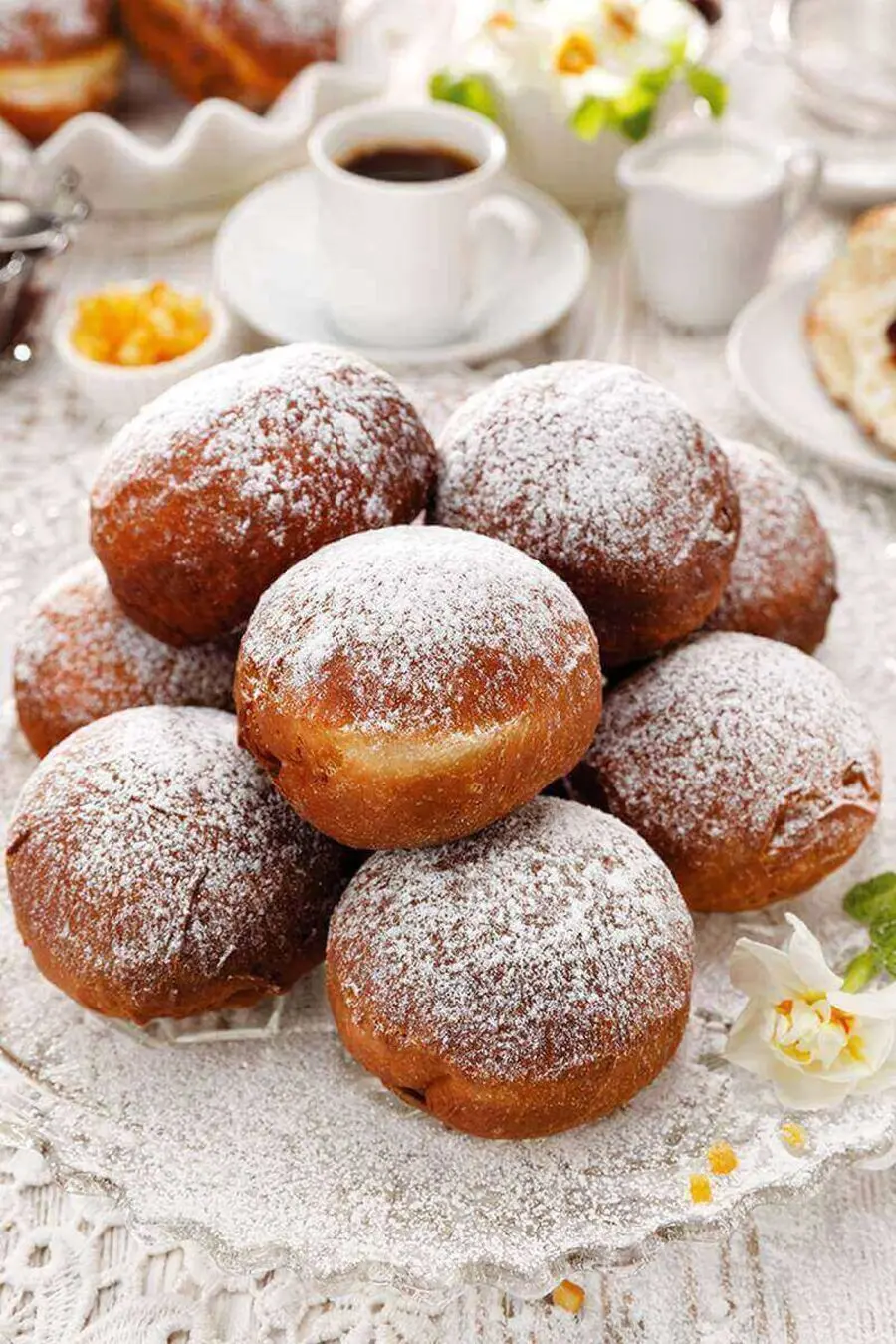 Przepis na Domowe pączki z powidłami śliwkowymi. Czyli Jak ugotować i jak przygotować Domowe pączki z powidłami śliwkowymi.