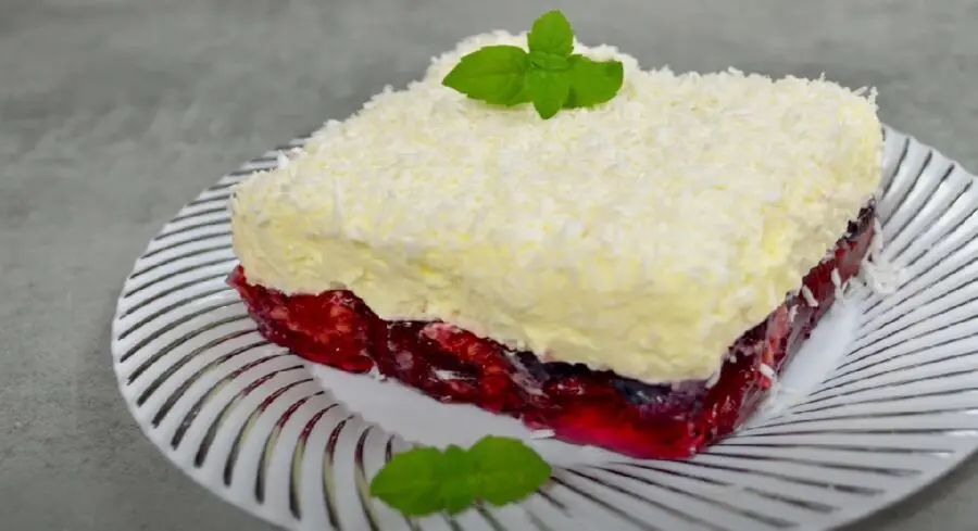 Przepis na Deser z galaretką, owocami, mascarpone i kokosem. Czyli Jak ugotować i jak przygotować Deser z galaretką, owocami, mascarpone i kokosem.