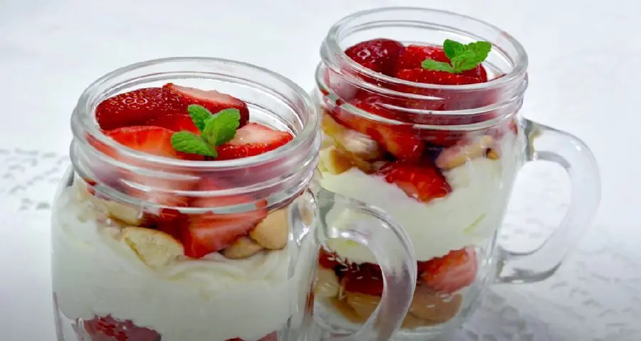 Przepis na Deser z mascarpone, biszkoptami i truskawkami. Czyli Jak ugotować i jak przygotować Deser z mascarpone, biszkoptami i truskawkami.