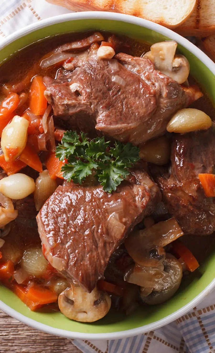 Przepis na Szponder duszony w winie à la bourguignon. Czyli Jak ugotować i jak przygotować Szponder duszony w winie à la bourguignon.