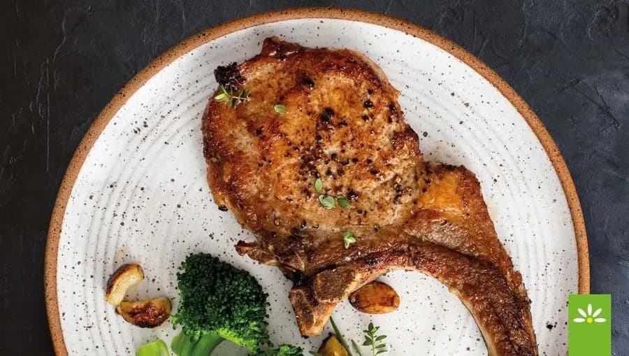 Przepis na Soczysty kotlet schabowy smażony na smalcu. Czyli Jak ugotować i jak przygotować Soczysty kotlet schabowy smażony na smalcu.