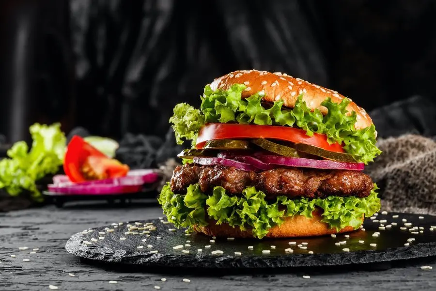 Przepis na Burger z pikantnym majonezem chipotle. Czyli Jak ugotować i jak przygotować Burger z pikantnym majonezem chipotle.