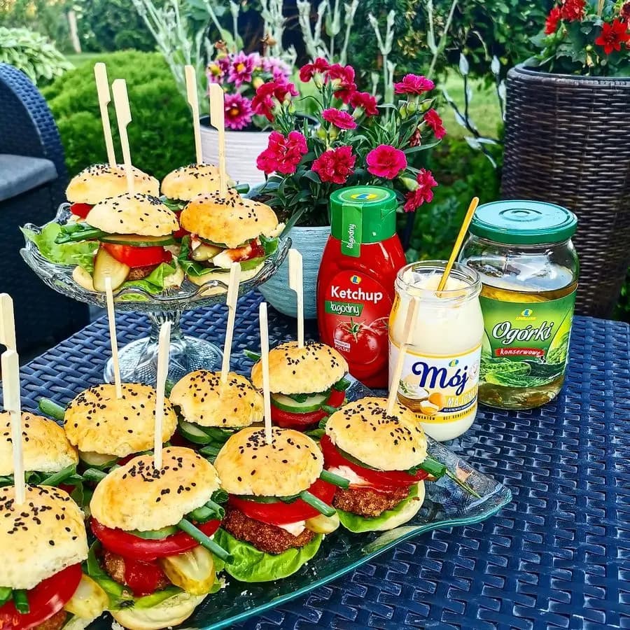 Przepis na Mini burgerki imprezowe. Czyli Jak ugotować i jak przygotować Mini burgerki imprezowe.
