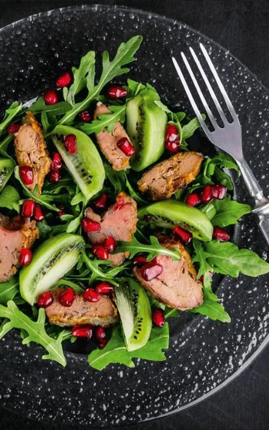 Przepis na Grillowana wątróbka na rukoli z kiwi. Czyli Jak ugotować i jak przygotować Grillowana wątróbka na rukoli z kiwi.