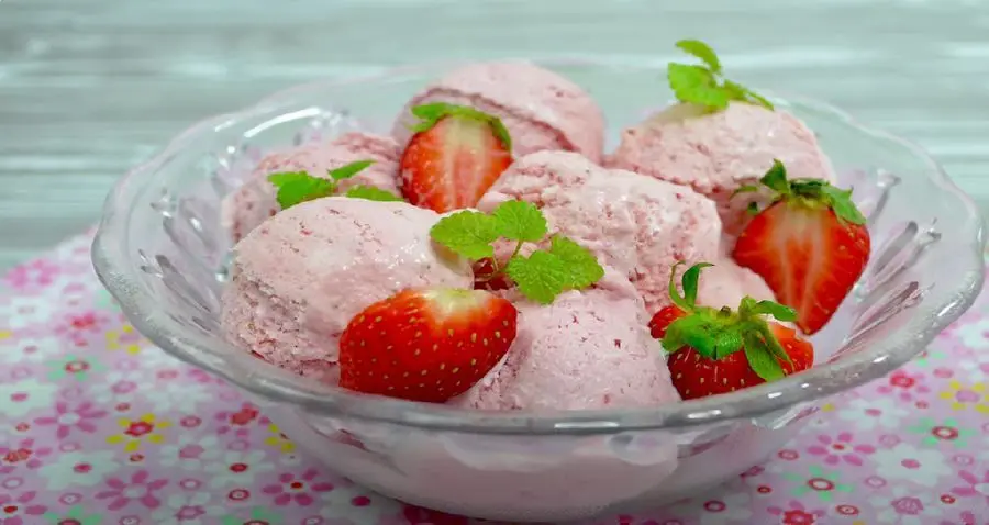 Przepis na Lody truskawkowe z mascarpone. Czyli Jak ugotować i jak przygotować Lody truskawkowe z mascarpone.