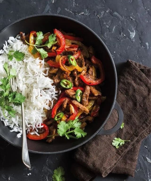 Przepis na Ognisty stir-fry z wołowiną