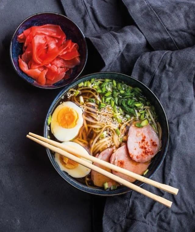 Przepis na Japoński ramen z jajkiem