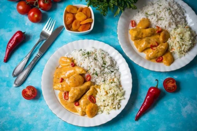 Przepis na Pikantny indyk curry z morelami