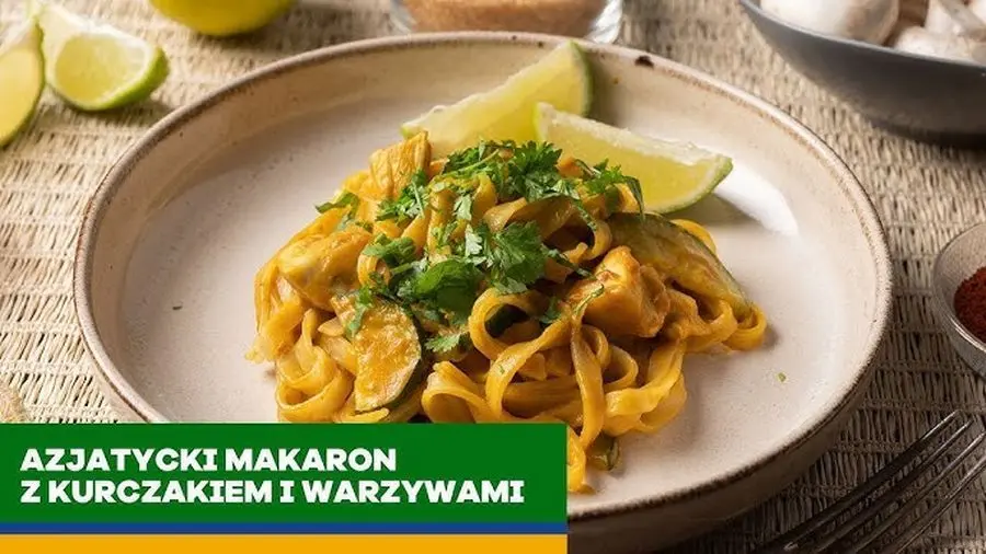 Przepis na Azjatycki makaron z kurczakiem i warzywami. Czyli Jak ugotować i jak przygotować Azjatycki makaron z kurczakiem i warzywami.