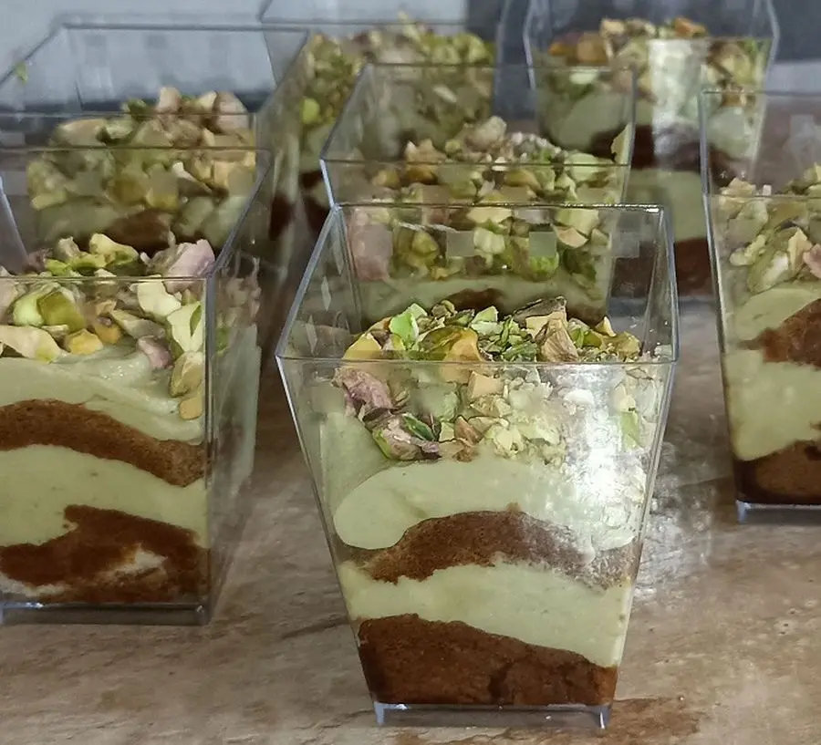 Przepis na Biszkopt w kremie pistacjowym. Czyli Jak ugotować i jak przygotować Biszkopt w kremie pistacjowym.