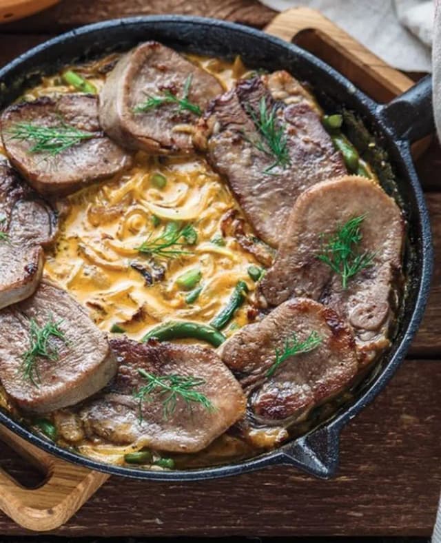 Przepis na Smażone ozorki z cebulowym curry